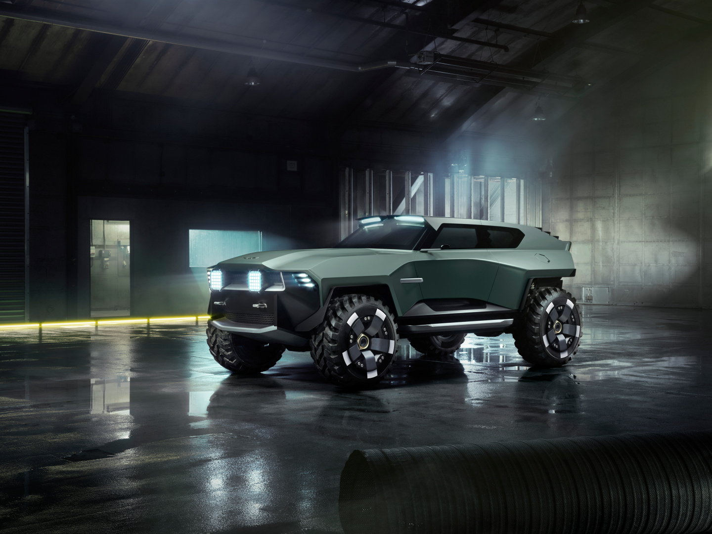 SMALL_AstonMartin Dreadnought_01